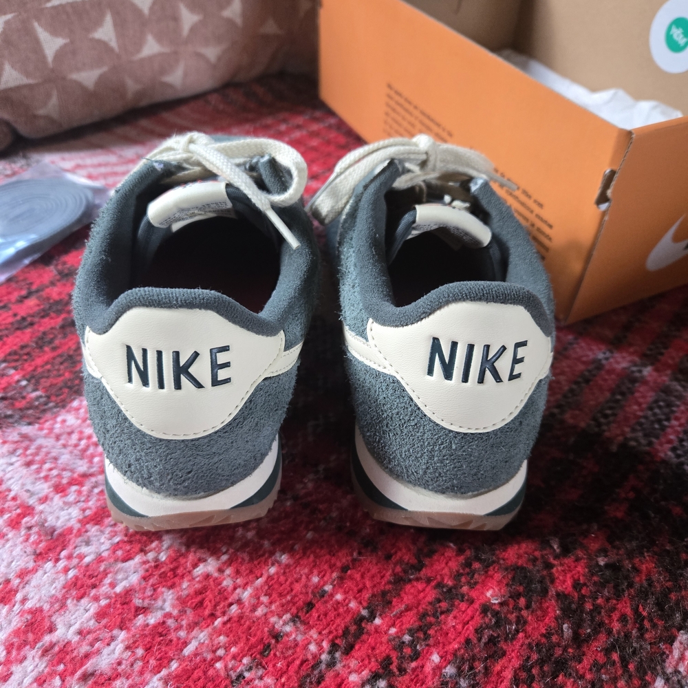Nike Cortez Vintage Suede in Green and White - Picture 8 of 9